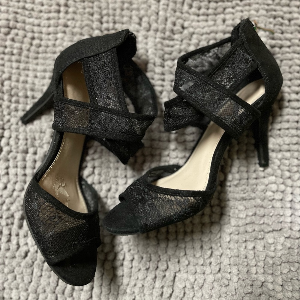 Fioni size 6.5 black lace heels